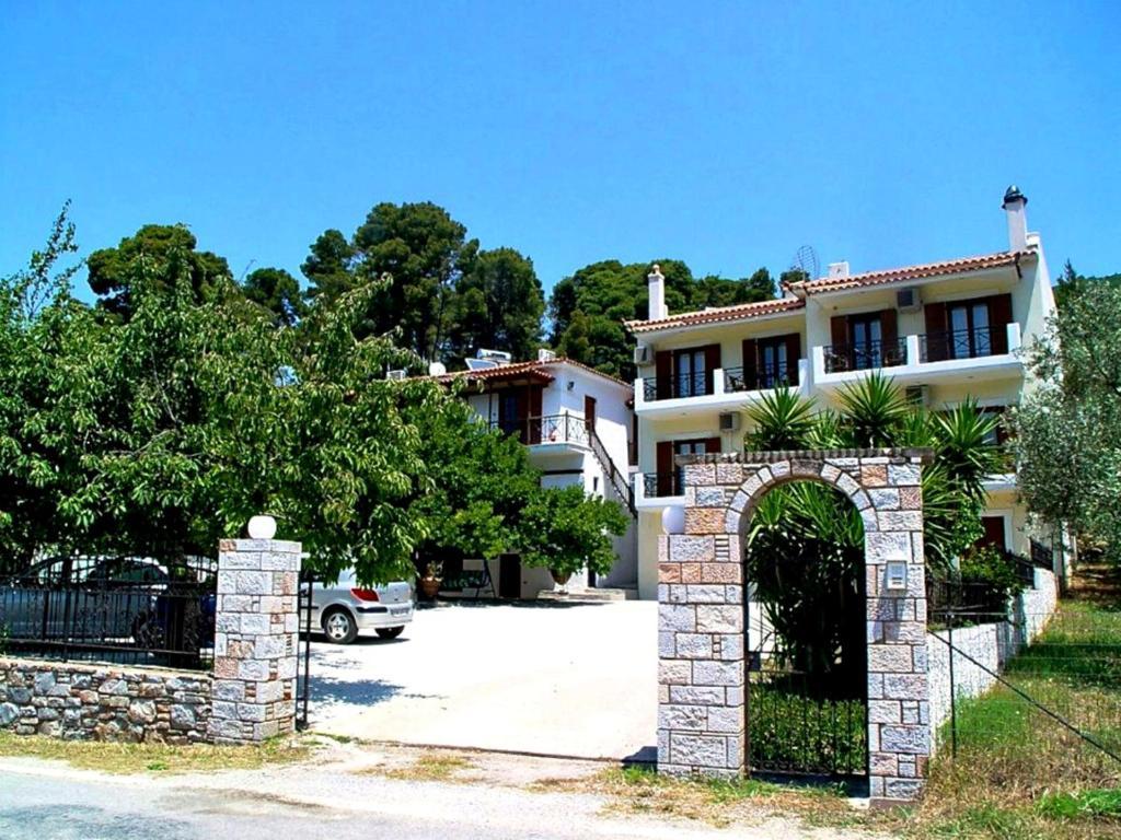 Olympion Apartments Stafylos Bagian luar foto